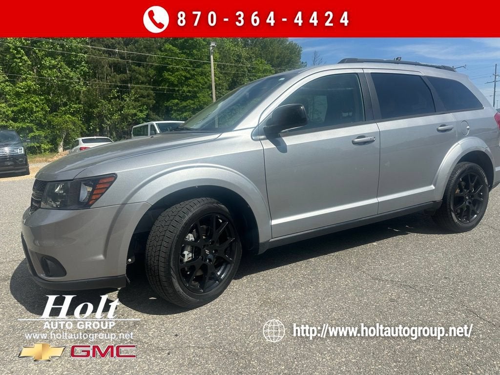 2019 Dodge Journey SE in Silver — front three-quarter view