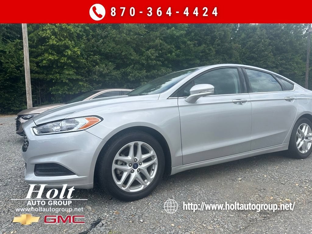 2016 Ford Fusion SE in Silver — front three-quarter view