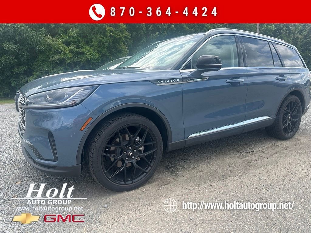 2025 Lincoln Aviator Reserve in Blue — front three-quarter view